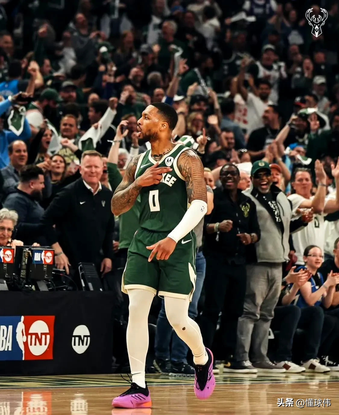 猛龙强势雄鹿，利拉德统治全场的简单介绍